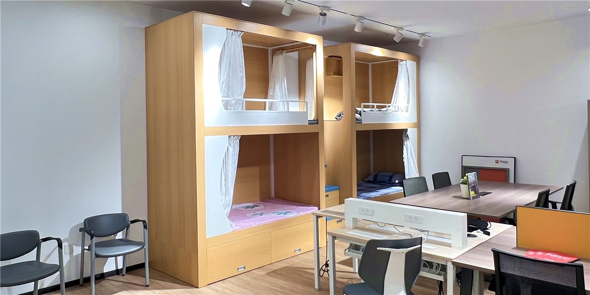 美格利生-宿舍床廠(chǎng)家展廳現場(chǎng)一角
